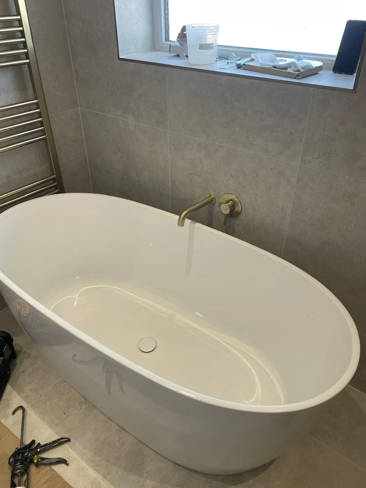 Freestanding bath fitted