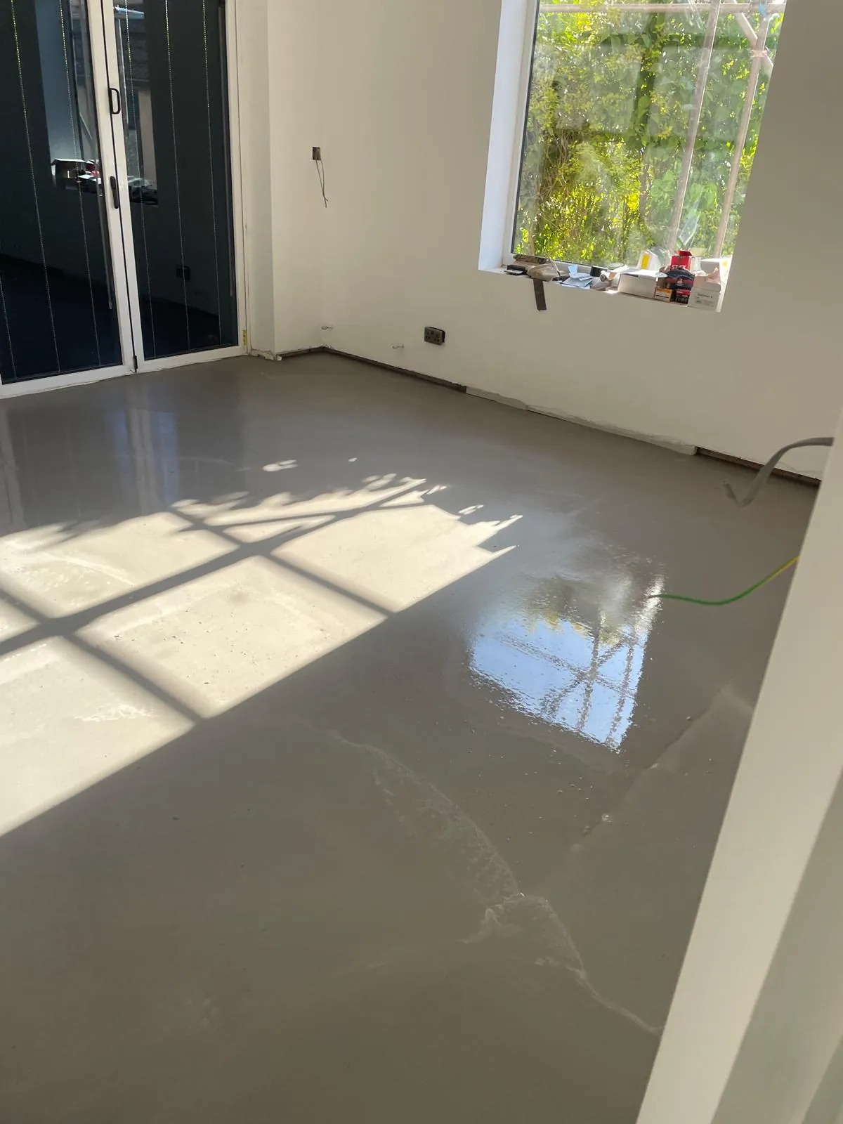 Screed laid over the underfloor heating