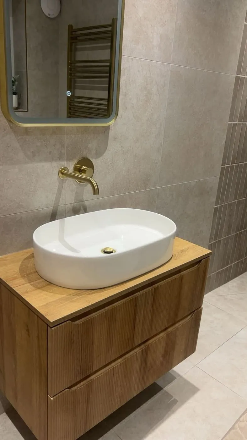 Shower room basin